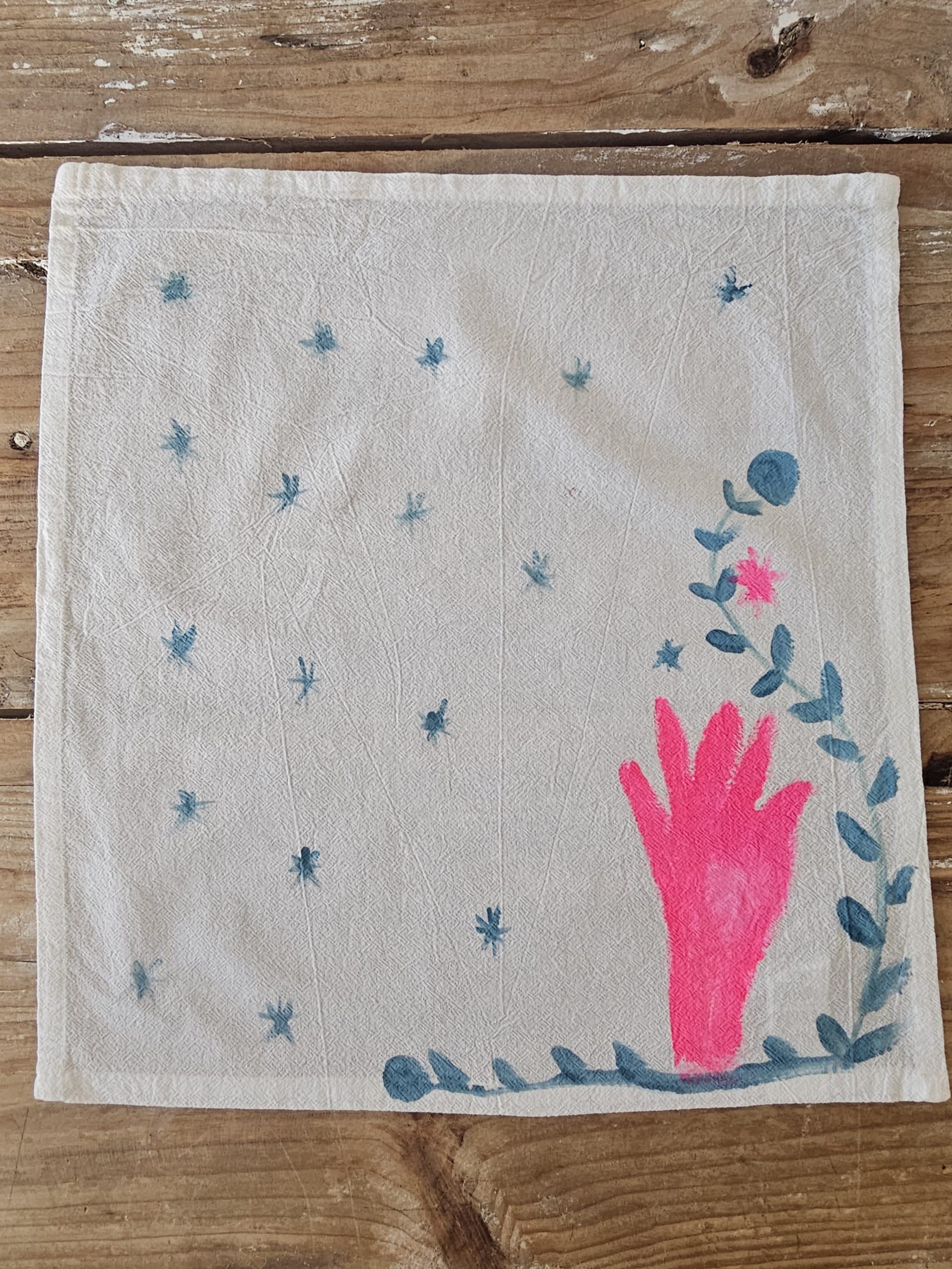 Set de 2 Servilletas de Algodón 100% Pintadas a Mano – Diseño Manos (40x40 cm) · 03
