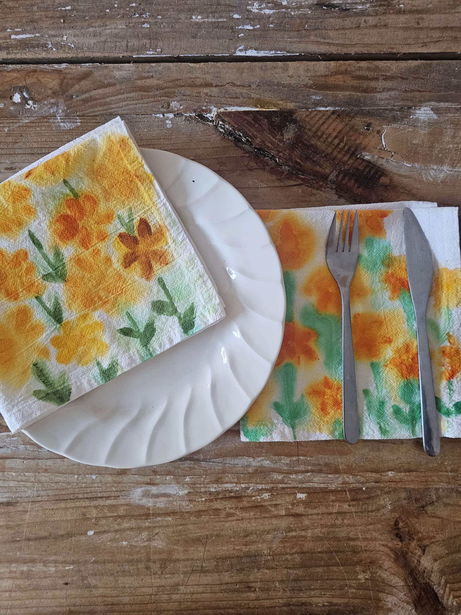 Set de 2 Servilletas de Algodón 100% Pintadas a Mano – Diseño Primavera mostaza(40x40 cm) · 02